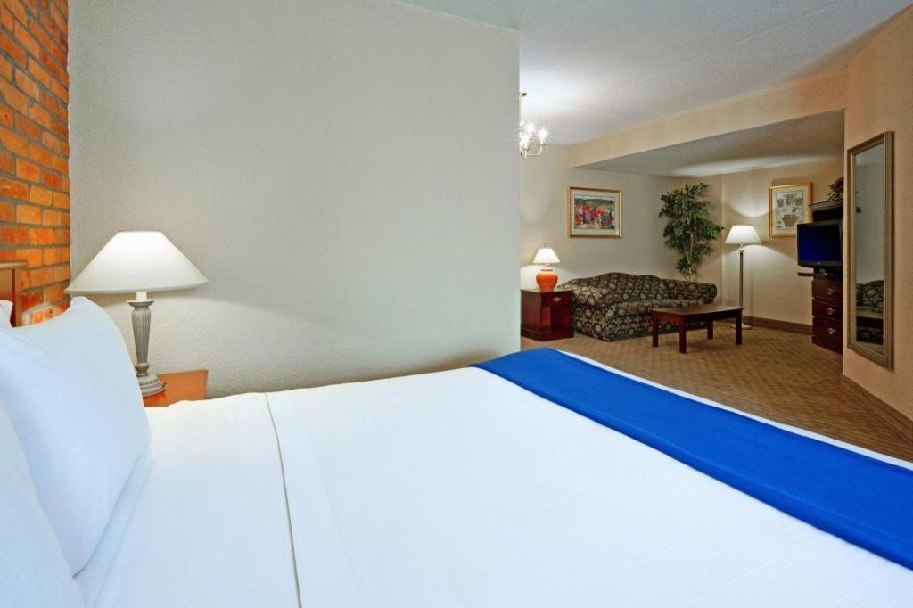 Holiday Inn Express Toronto East - Scarborough By Ihg Eksteriør bilde
