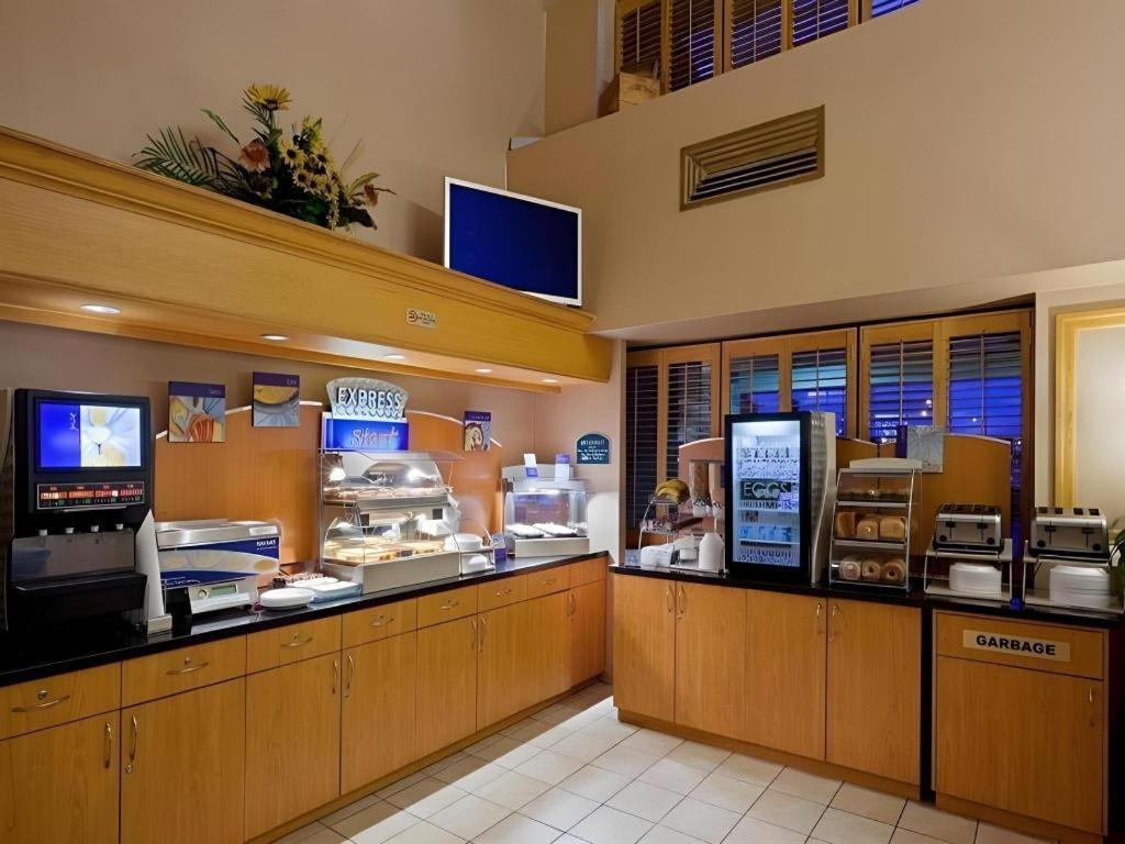 Holiday Inn Express Toronto East - Scarborough By Ihg Eksteriør bilde